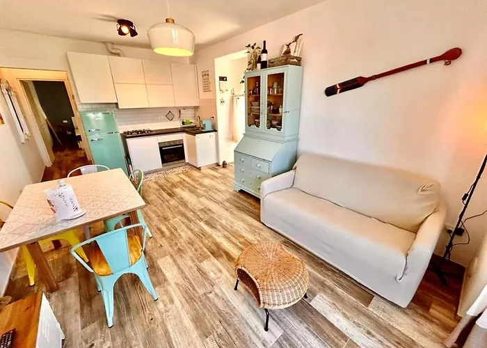 Malu Apartment, Wifi, Private Parking And Garden In Centre