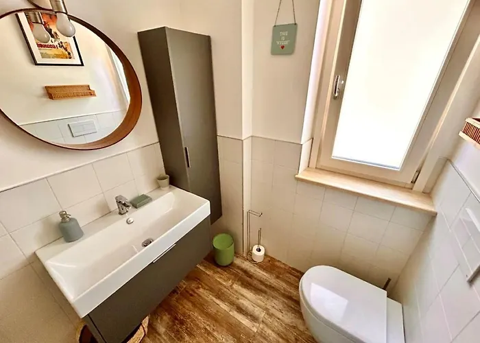 Malu Apartment, Wifi, Private Parking And Garden In Centre Lägenhet