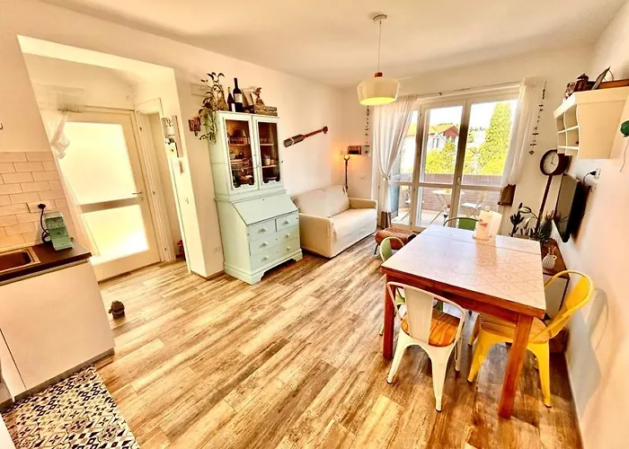 Malu Apartment, Wifi, Private Parking And Garden In Centre Lägenhet *
