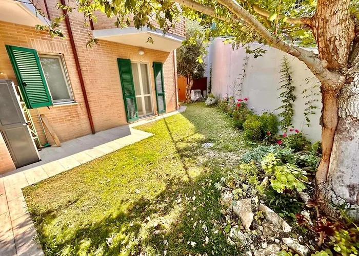 Lägenhet Malu Apartment, Wifi, Private Parking And Garden In Centre