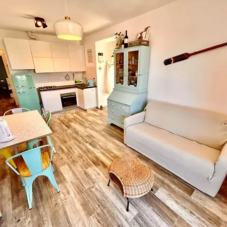 Malu Apartment, Wifi, Private Parking And Garden In Centre