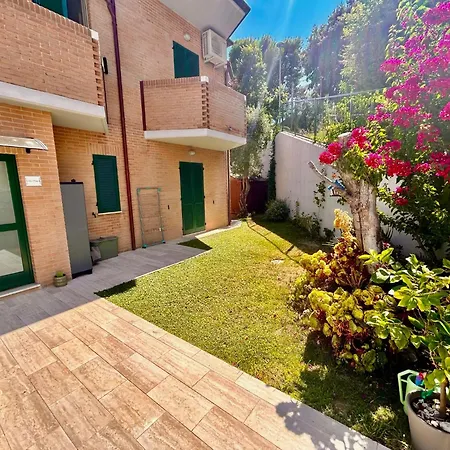 Malu Apartment, Wifi, Private Parking And Garden In Centre