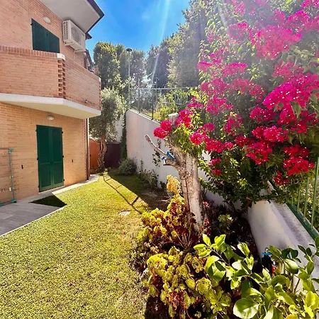 Malu Apartment, Wifi, Private Parking And Garden In Centre アパート シローロ